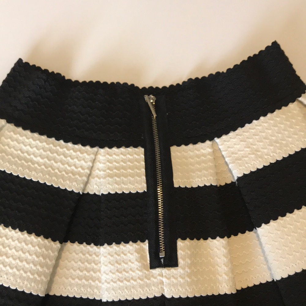 Black and Cream Stripe Forever 21 Short Skirt M - Picture 3 of 7